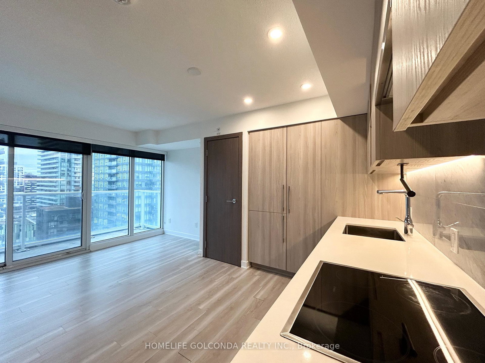 19-bathurst-street-toronto-ontario-c12601284
