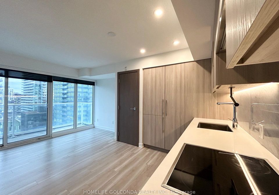 19-bathurst-street-toronto-ontario-c12601284