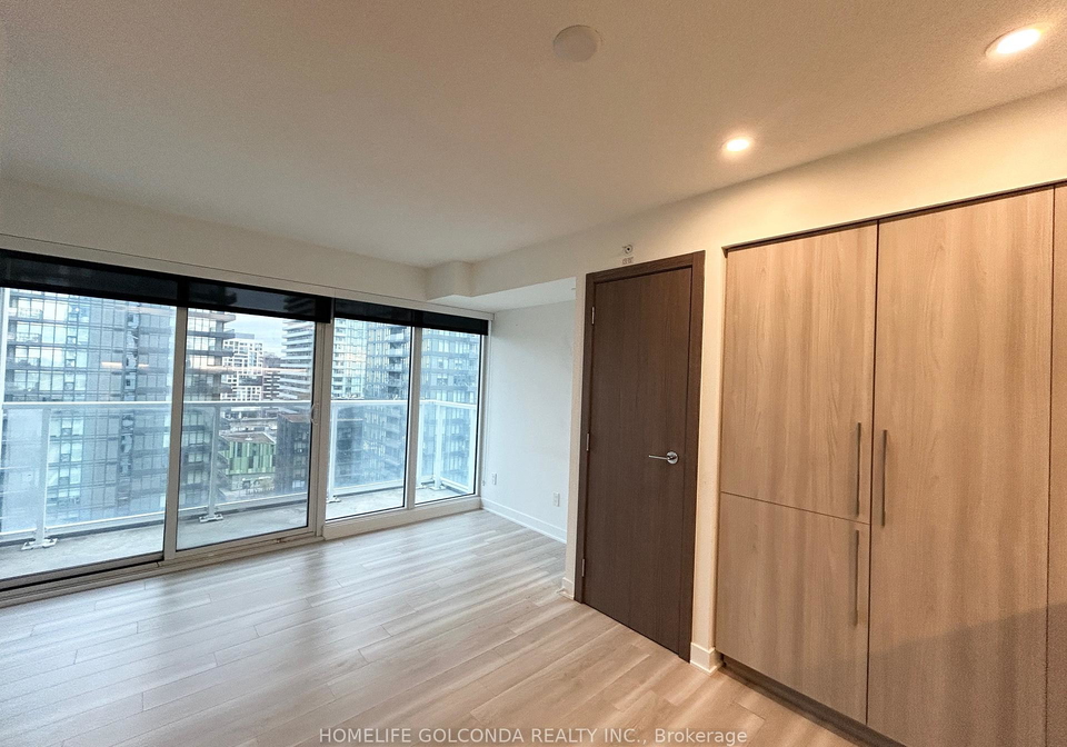 19-bathurst-street-toronto-ontario-c12601284