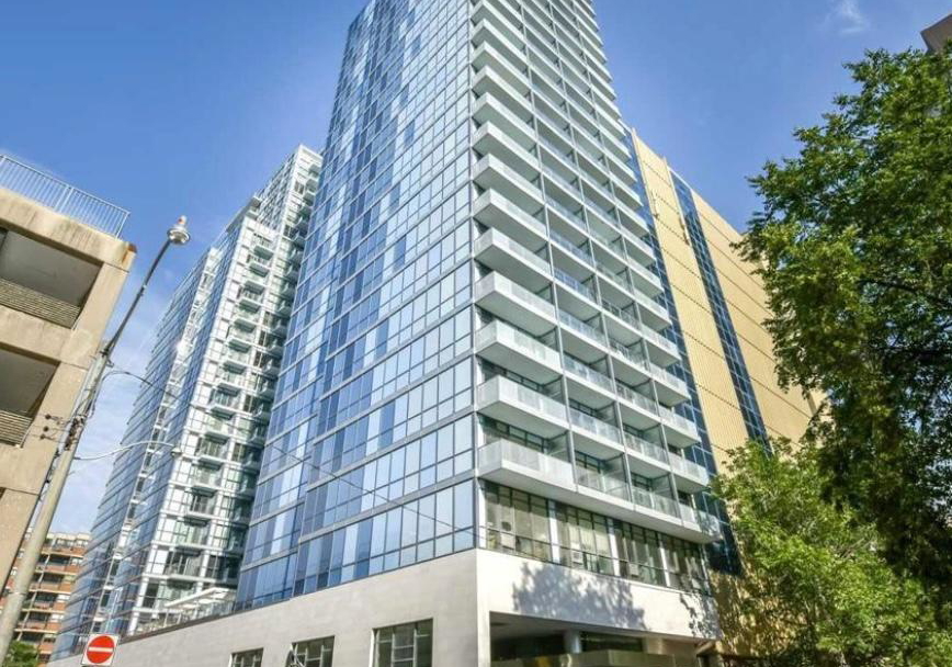 210-simcoe-street-toronto-ontario-c12601608