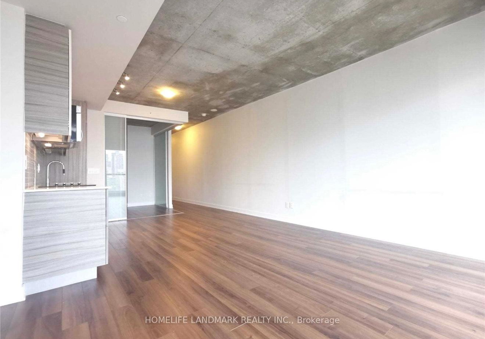 210-simcoe-street-toronto-ontario-c12601608