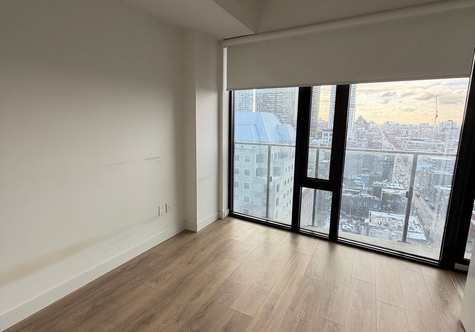 215-queen-street-w-toronto-ontario-c12601626