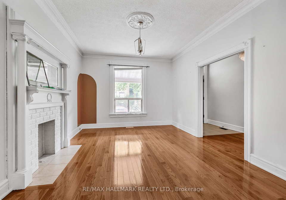 112-wells-street-toronto-ontario-c12602374