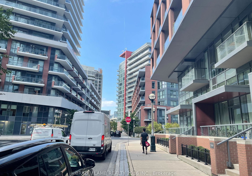20-bruyeres-mews-toronto-ontario-c12602452