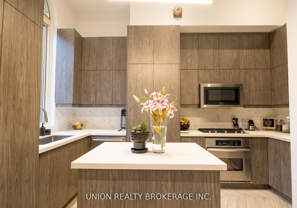 280-sherbourne-street-toronto-ontario-c12602812