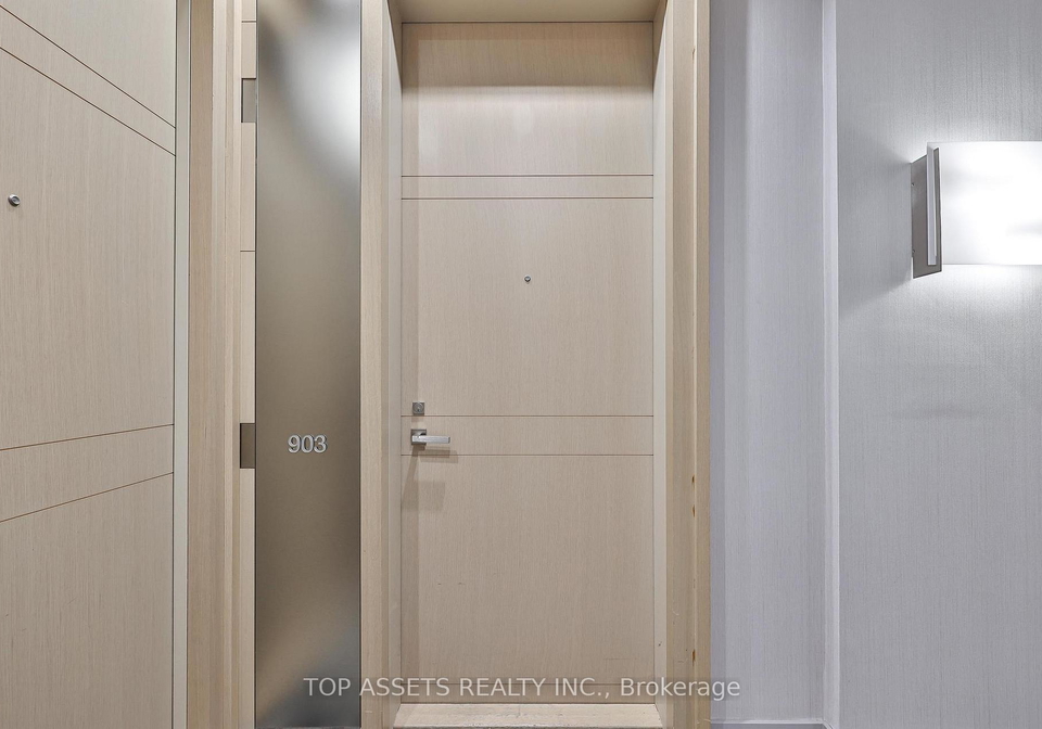 39-queens-quay-e-toronto-ontario-c12603240