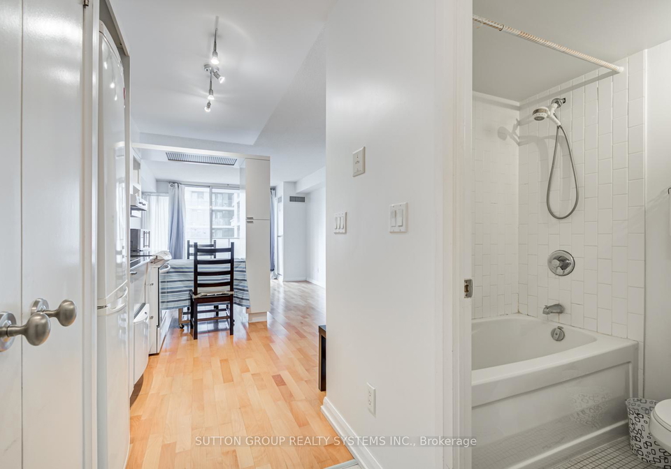 111-elizabeth-street-toronto-ontario-c12603310