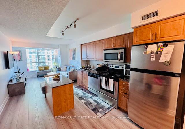 215-fort-york-boulevard-toronto-ontario-c12603416
