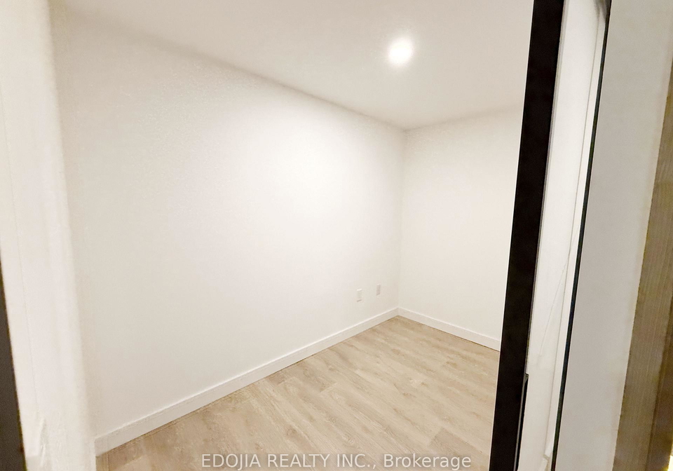 1-concord-cityplace-way-toronto-ontario-c12603444