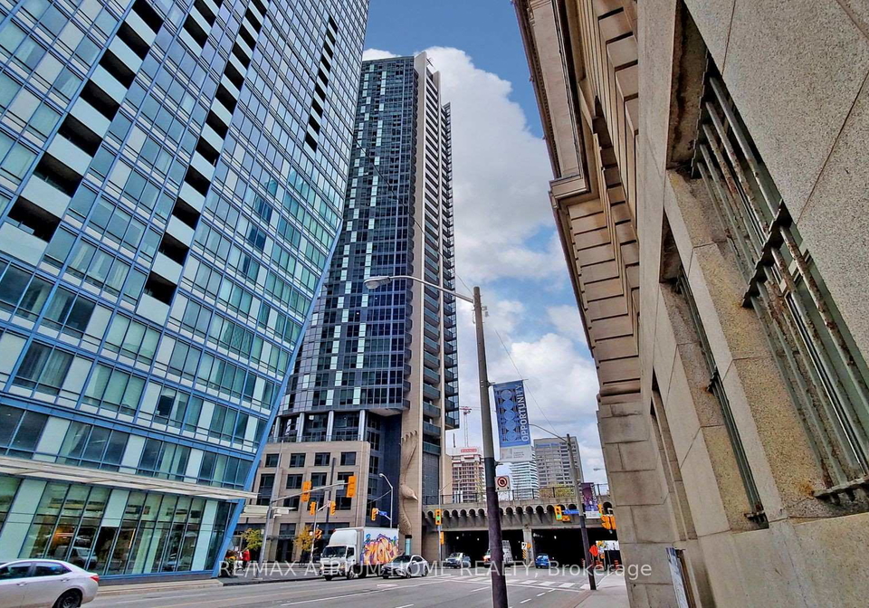 1-the-esplanade-toronto-ontario-c12603500