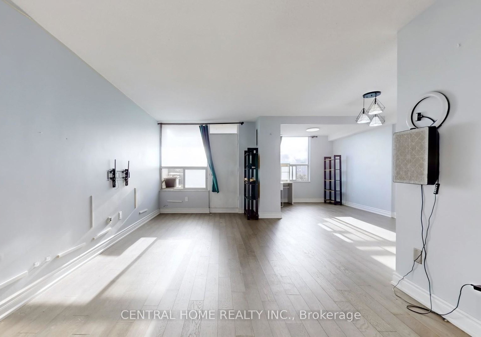 5-shady-golfway-east-york-ontario-c12603948