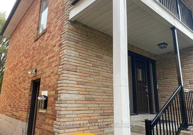60old-orchard-grove-toronto-ontario-c12604538
