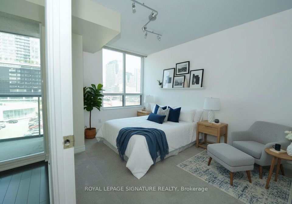 30-grand-trunk-crescent-toronto-ontario-c12604554