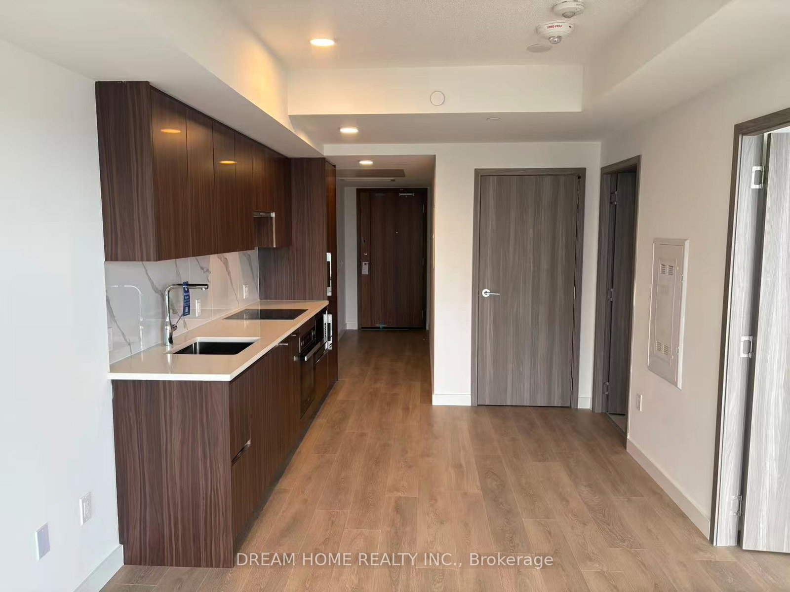 1-concord-cityplace-way-toronto-ontario-c12604652