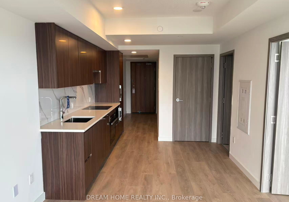 1-concord-cityplace-way-toronto-ontario-c12604652