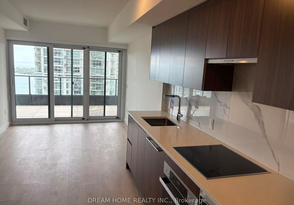 1-concord-cityplace-way-toronto-ontario-c12604652