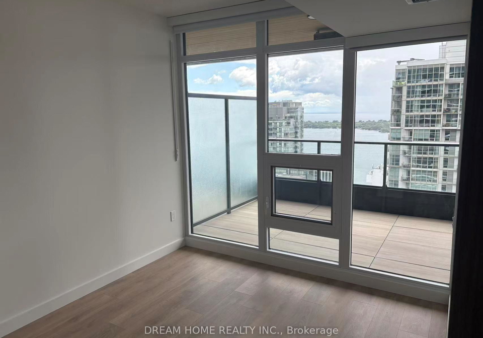 1-concord-cityplace-way-toronto-ontario-c12604652