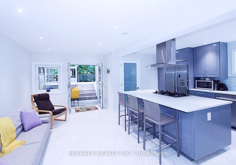 151-chaplin-crescent-s-toronto-ontario-c12604704