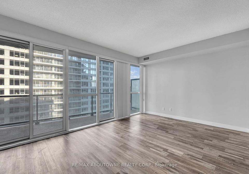 20-bruyeres-mews-toronto-ontario-c12605002