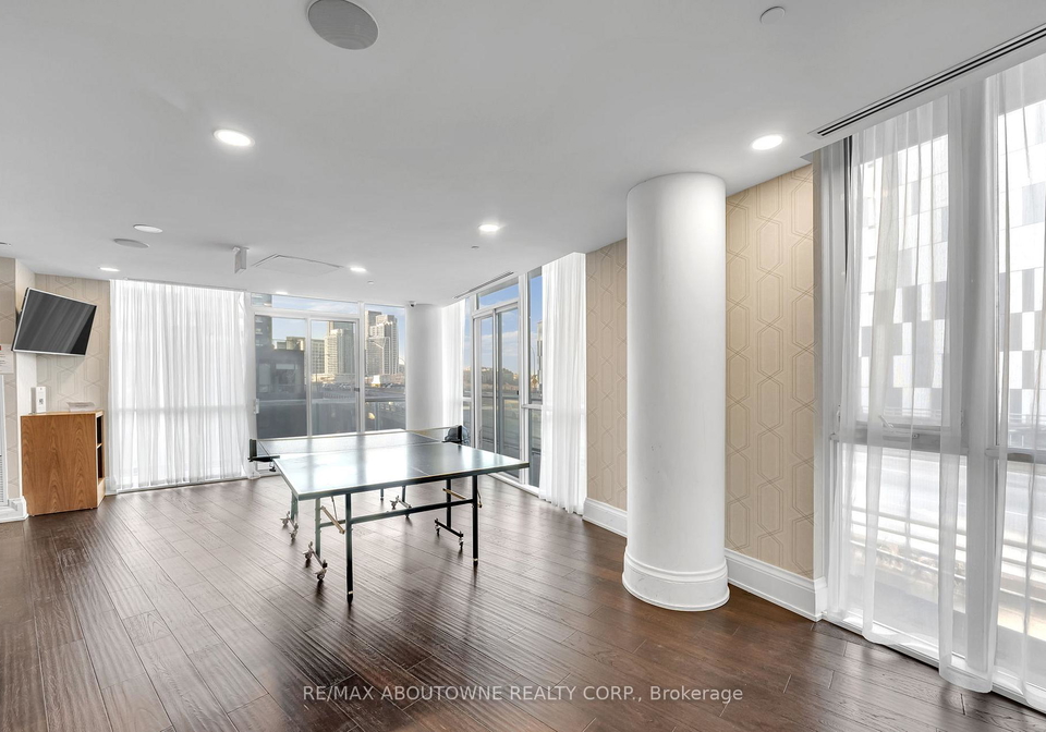 20-bruyeres-mews-toronto-ontario-c12605002