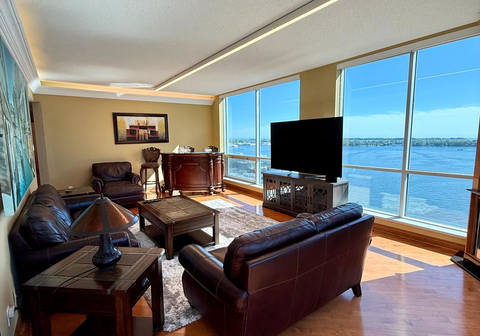 10-queens-quay-w-toronto-ontario-c12605922