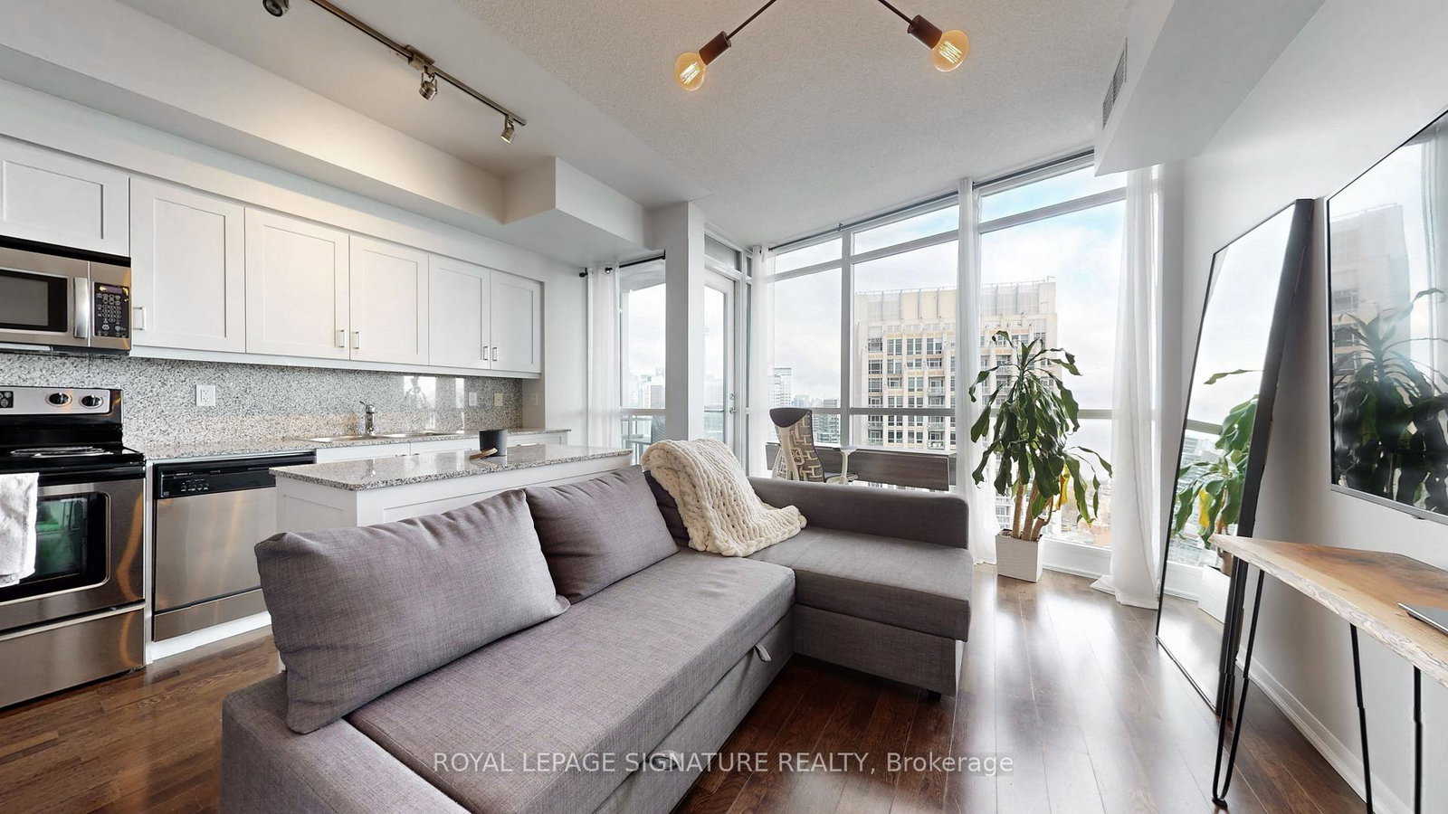 215-fort-york-boulevard-toronto-ontario-c12605992