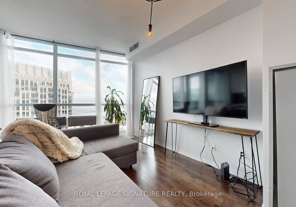 215-fort-york-boulevard-toronto-ontario-c12605992