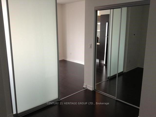 386-yonge-street-toronto-ontario-c12606372