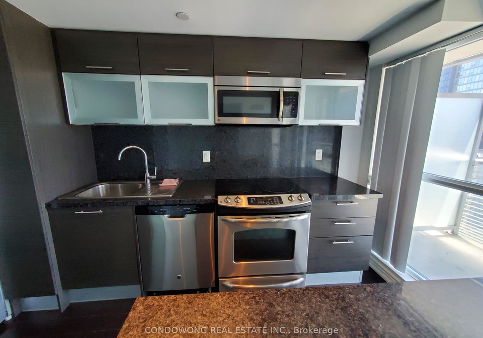 386-yonge-street-toronto-ontario-c12606414