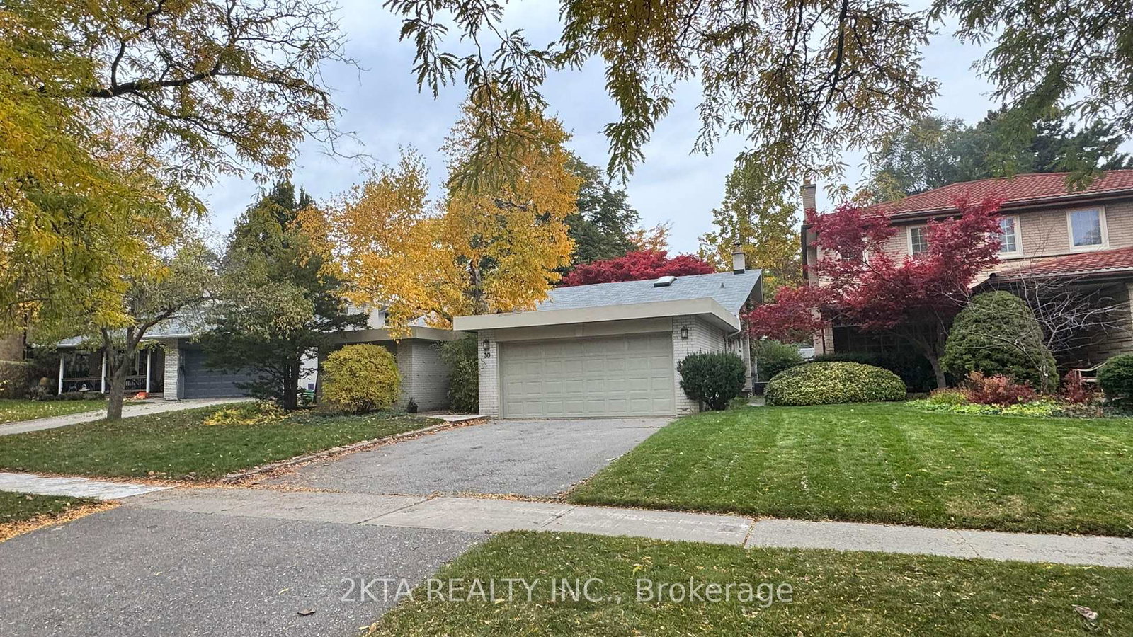 30-foursome-crescent-north-york-ontario-c12607850