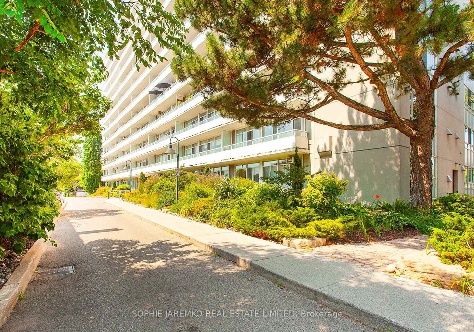 580-christie-street-toronto-ontario-c12608002