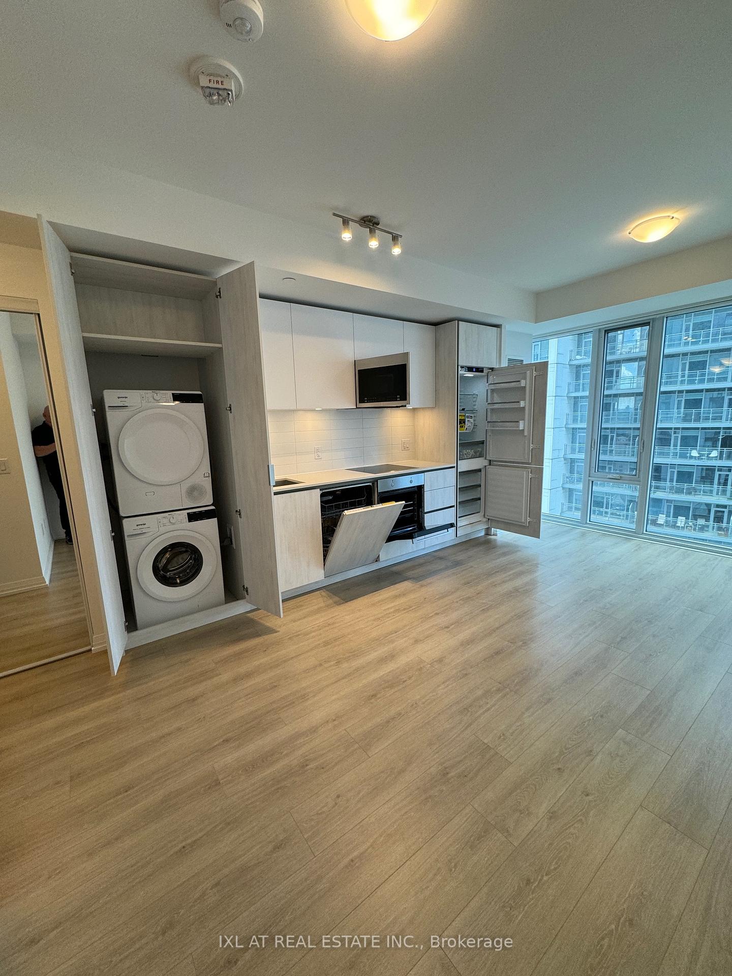 8-widmer-street-toronto-ontario-c12608014