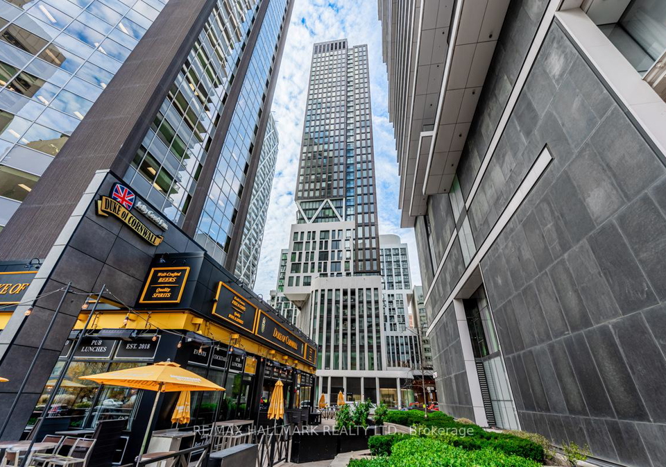 238-simcoe-street-toronto-ontario-c12608066