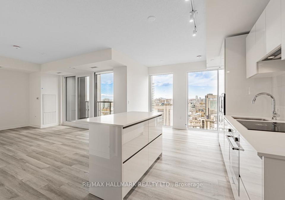 238-simcoe-street-toronto-ontario-c12608066