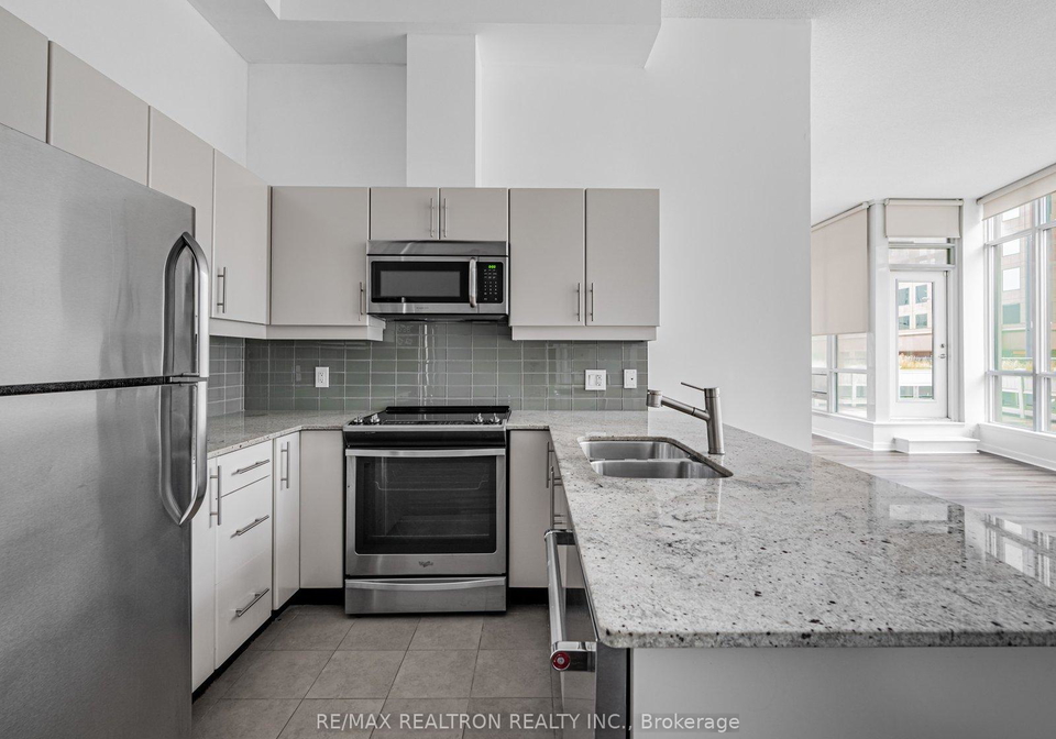 33-bay-street-toronto-ontario-c12608146