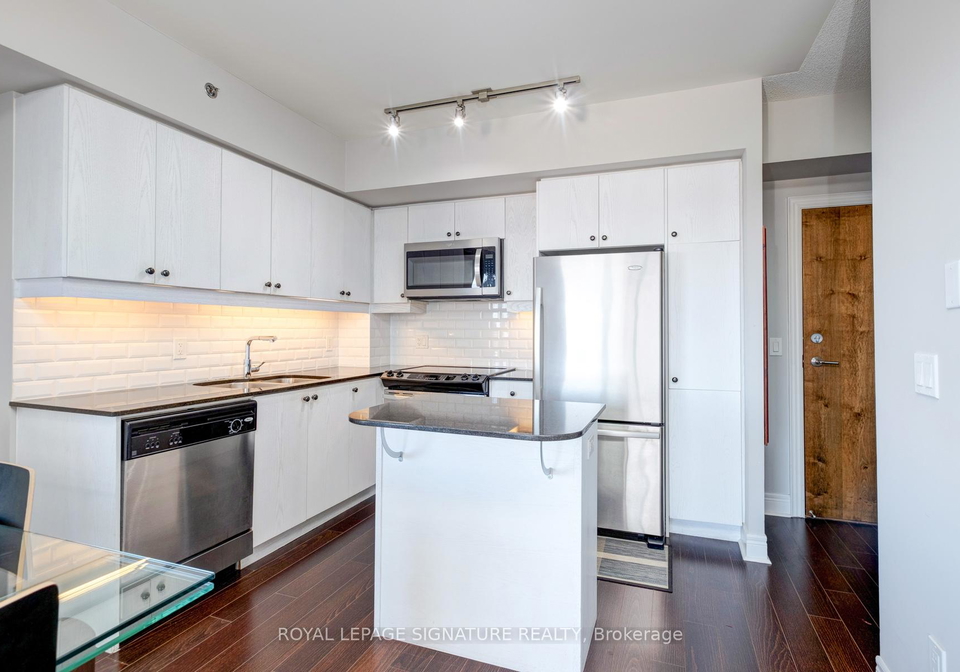 701-sheppard-avenue-w-toronto-ontario-c12608326