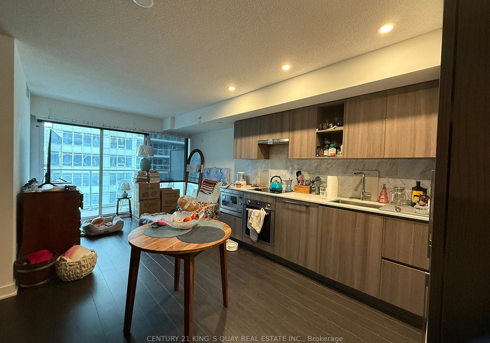 19-bathurst-street-toronto-ontario-c12608670