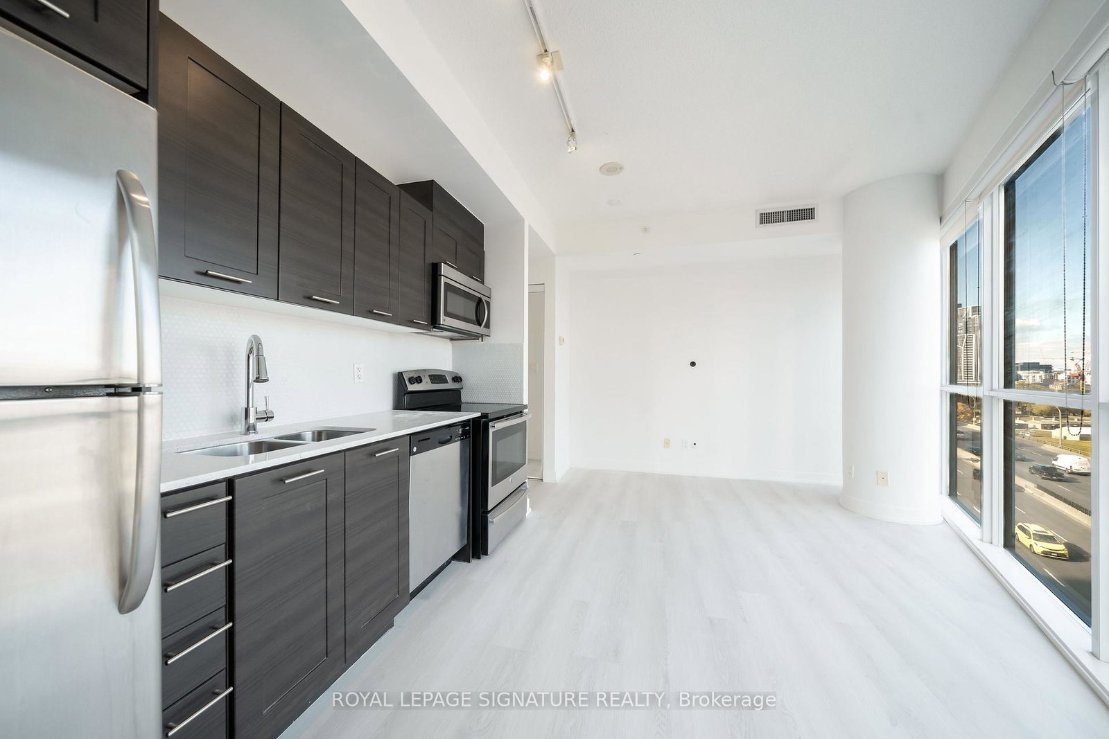 20-bruyeres-mews-toronto-ontario-c12609040