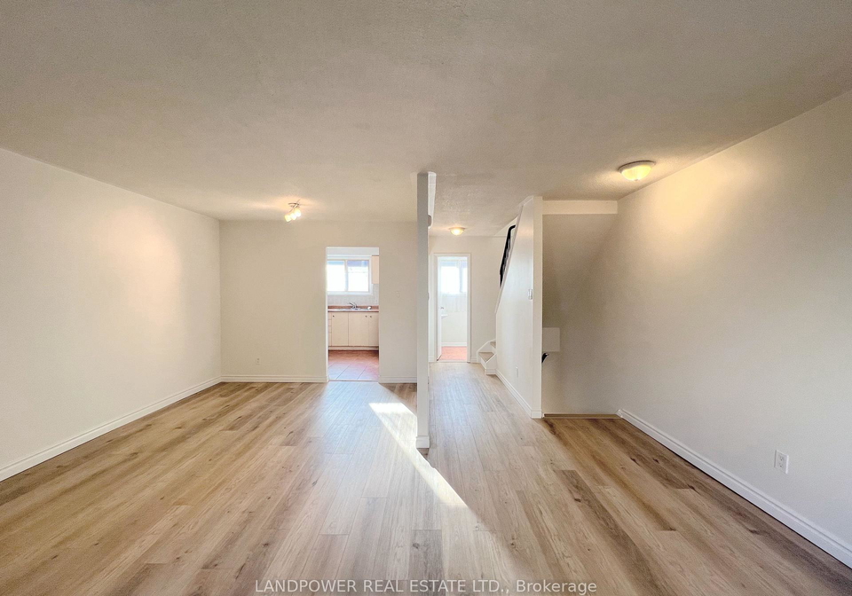 41-yellow-birchway-north-york-ontario-c12609538