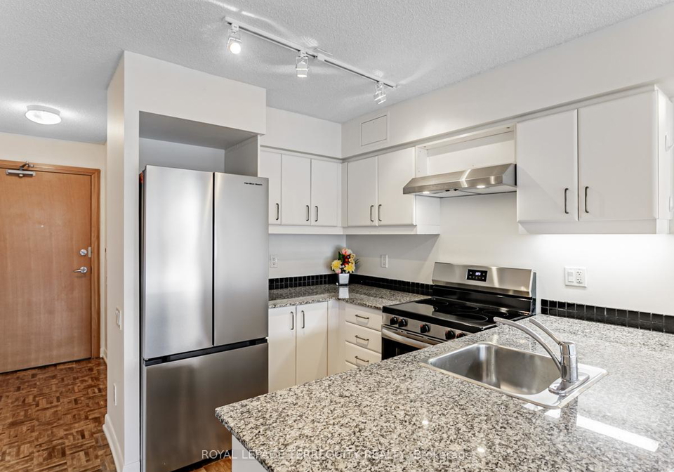 33-sheppard-avenue-e-north-york-ontario-c12609618