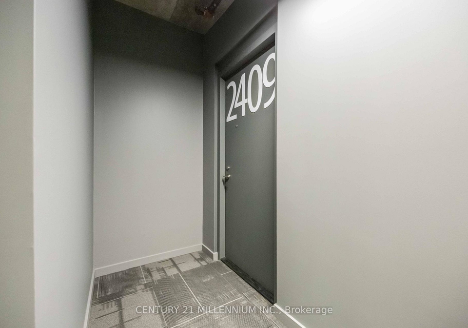 170-bayview-avenue-toronto-ontario-c12609660