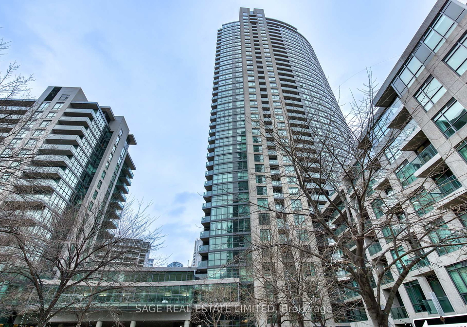 215-fort-york-boulevard-toronto-ontario-c12610040