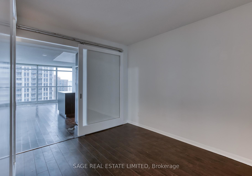 215-fort-york-boulevard-toronto-ontario-c12610040