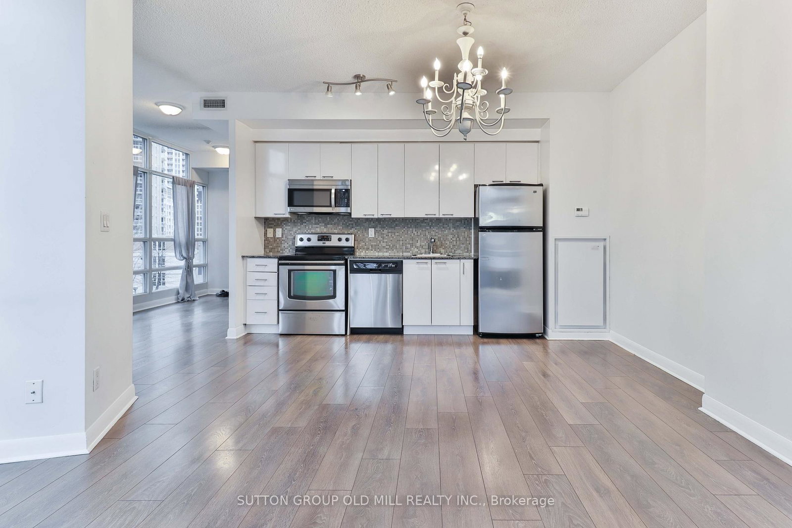 15-bruyeres-mews-toronto-ontario-c12610596