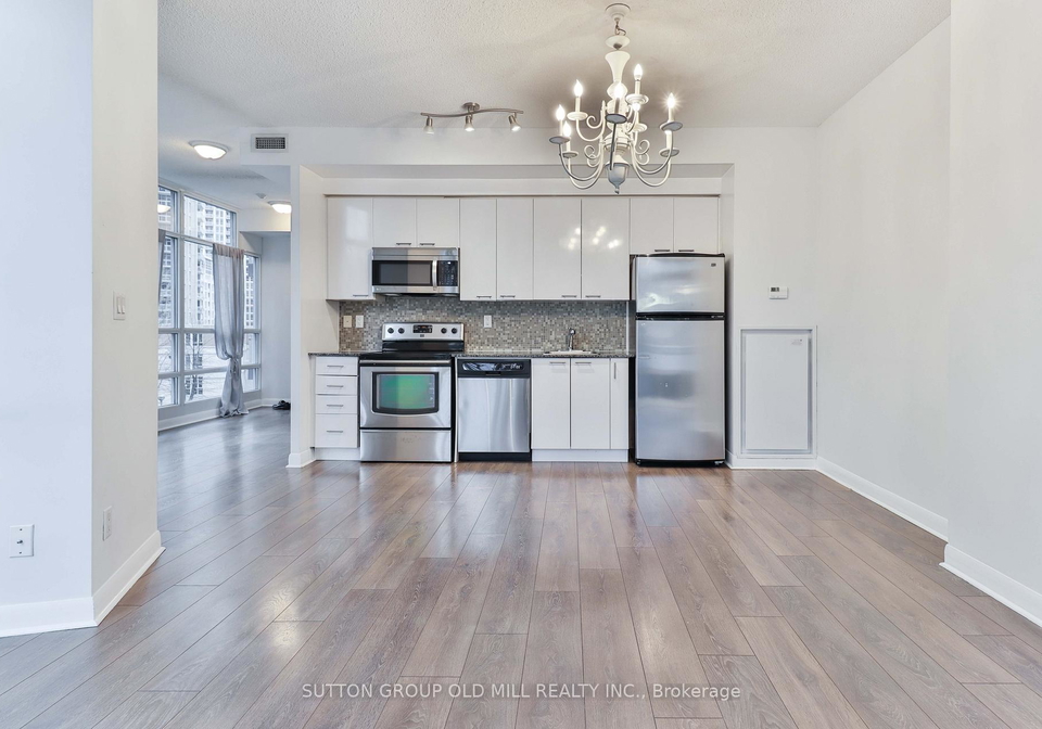 15-bruyeres-mews-toronto-ontario-c12610596