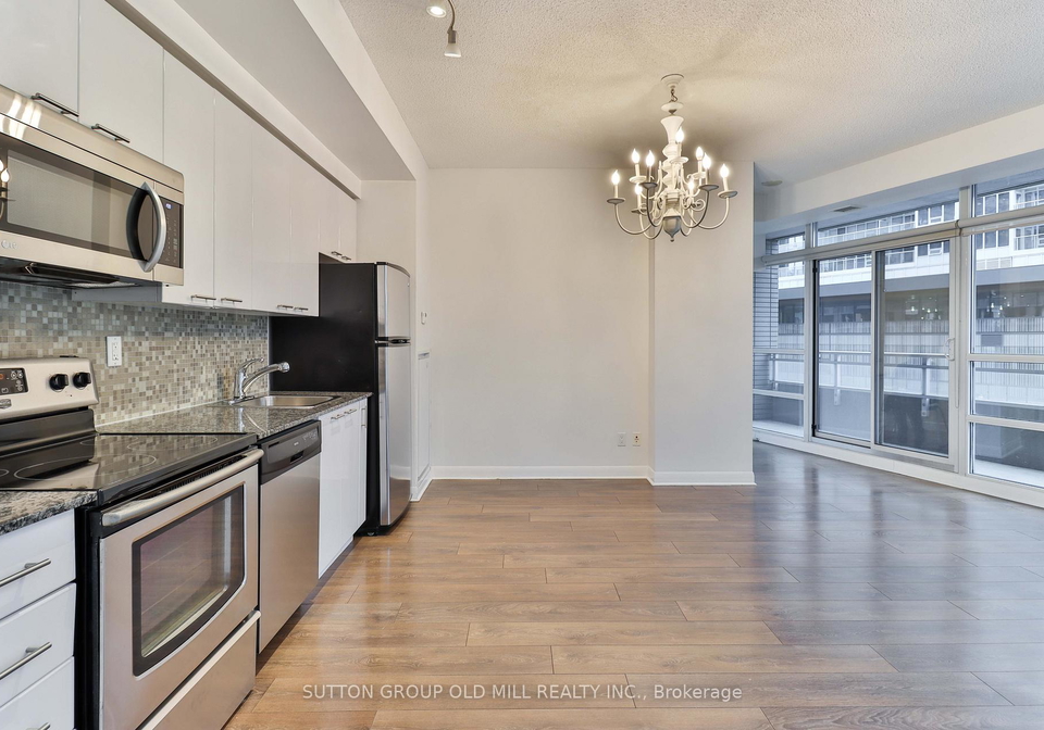 15-bruyeres-mews-toronto-ontario-c12610596