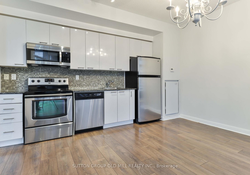 15-bruyeres-mews-toronto-ontario-c12610596