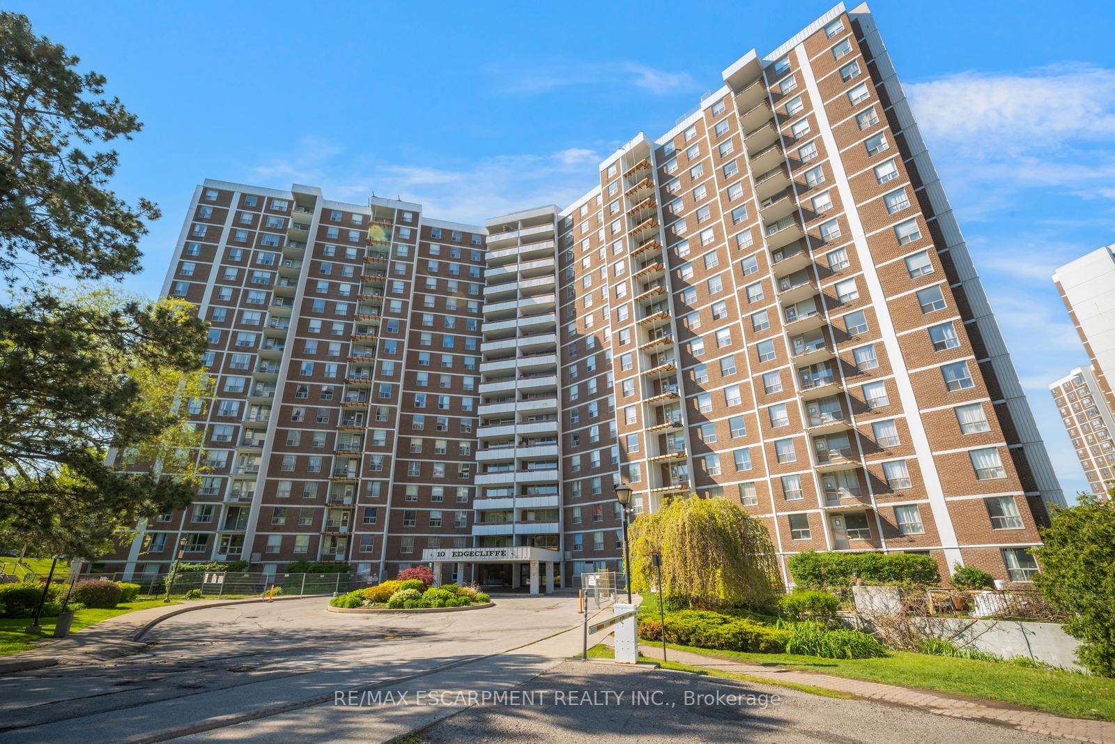 10-edgecliff-golfway-east-york-ontario-c12611044