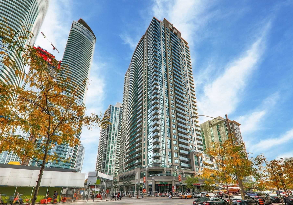 30-grand-trunk-crescent-toronto-ontario-c12611142