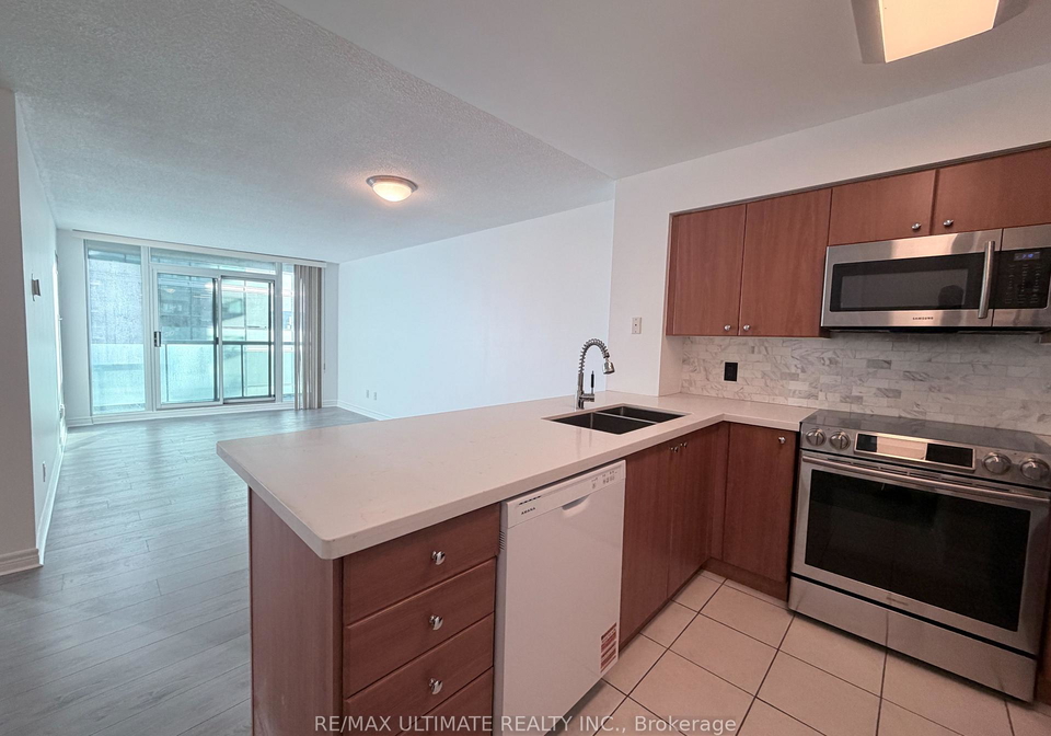 30-grand-trunk-crescent-toronto-ontario-c12611142